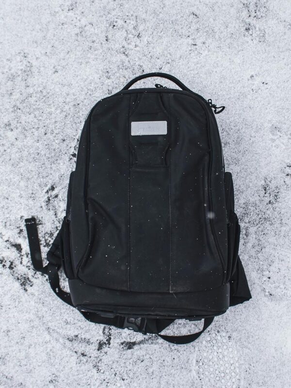 daniel-lincoln-dp75uo9Qflo-unsplash Explorer Pro Travel Backpack